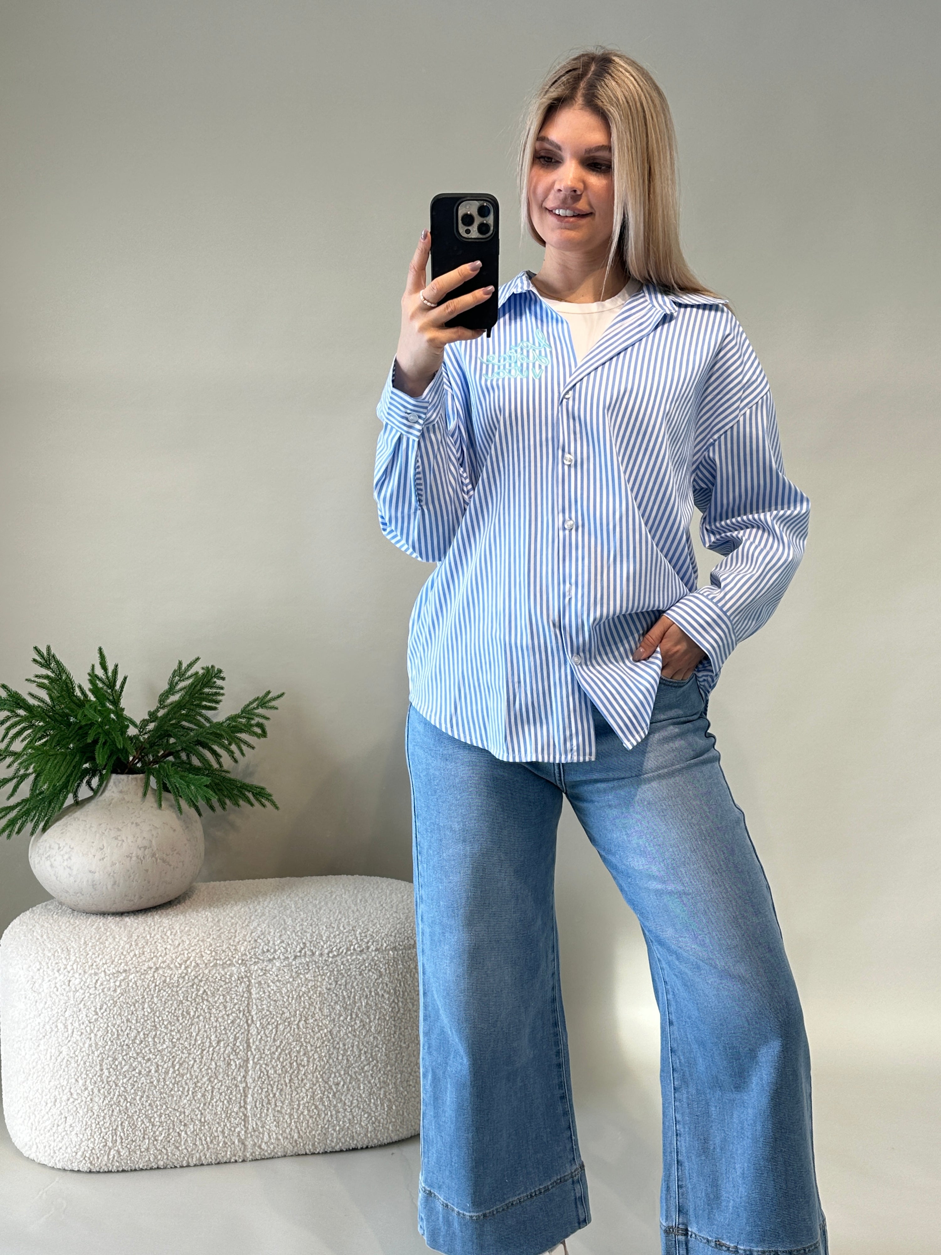 Bluse in Hellblau gestreift mit Aufdruck