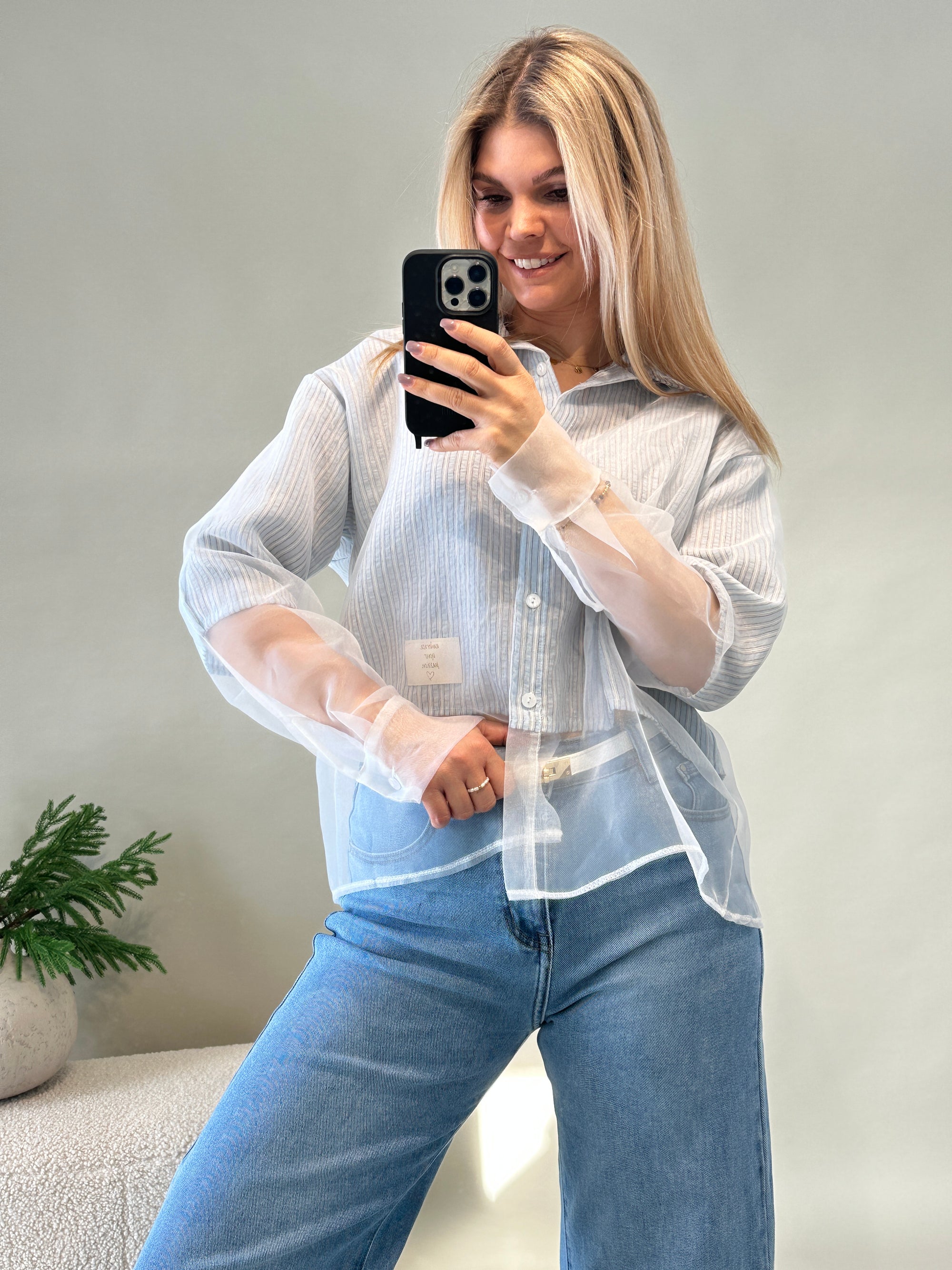 Bluse Hellblau gestreift mit durchsichtigen Arm