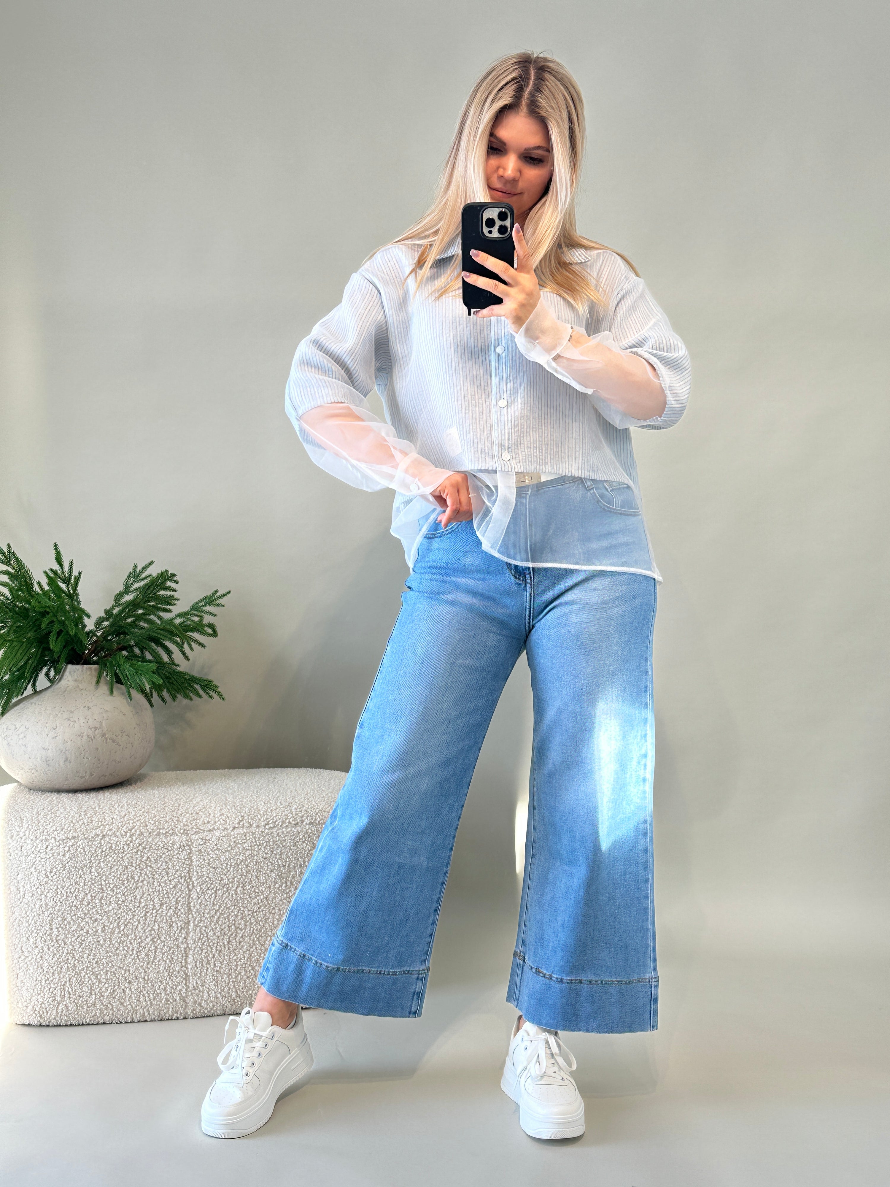 Bluse Hellblau gestreift mit durchsichtigen Arm