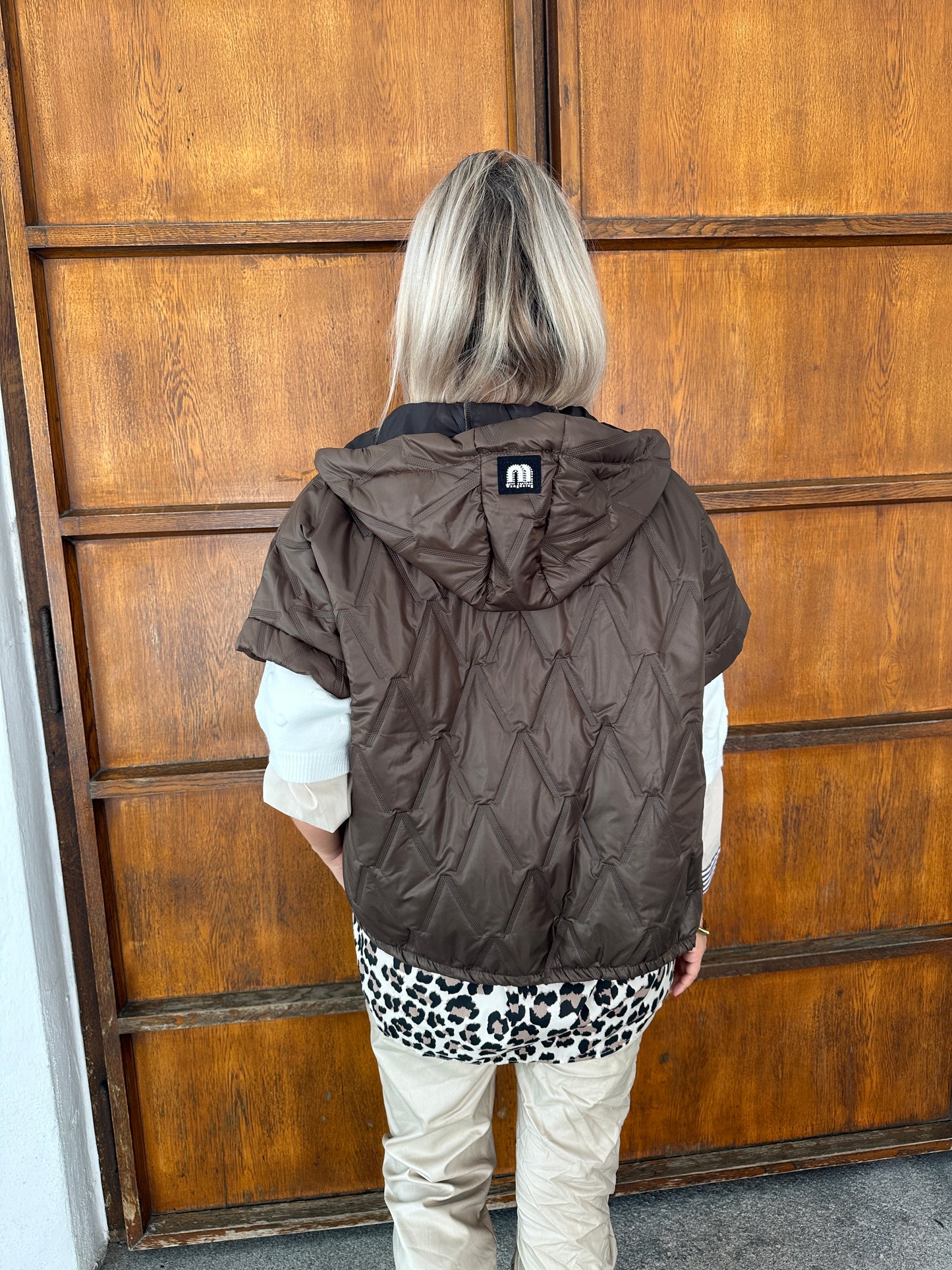 steppweste mit muster in schokobraun (kurzarm) und kapuze