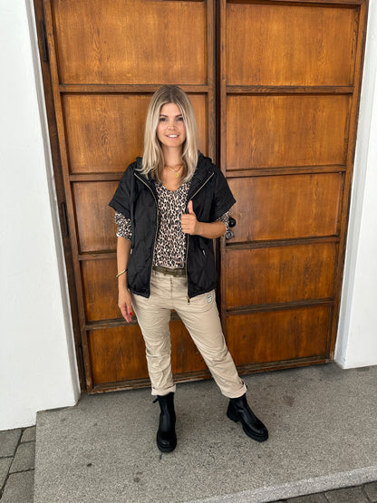 Shirt in Leo (Schwarz/Schokobraun/Beige) mit V-Ausschnitt