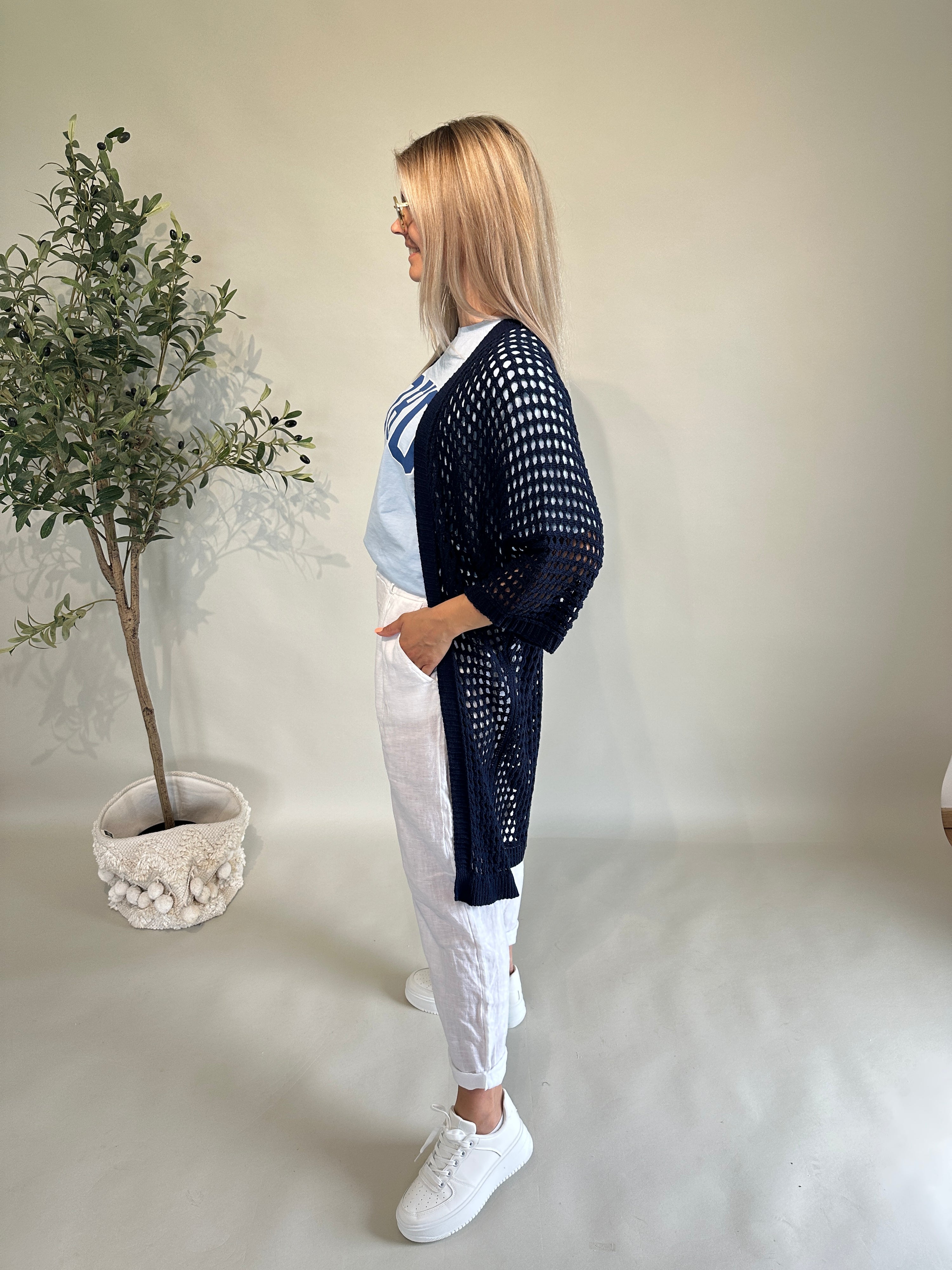 Strickjacke mit Lochmuster in Dunkelblau