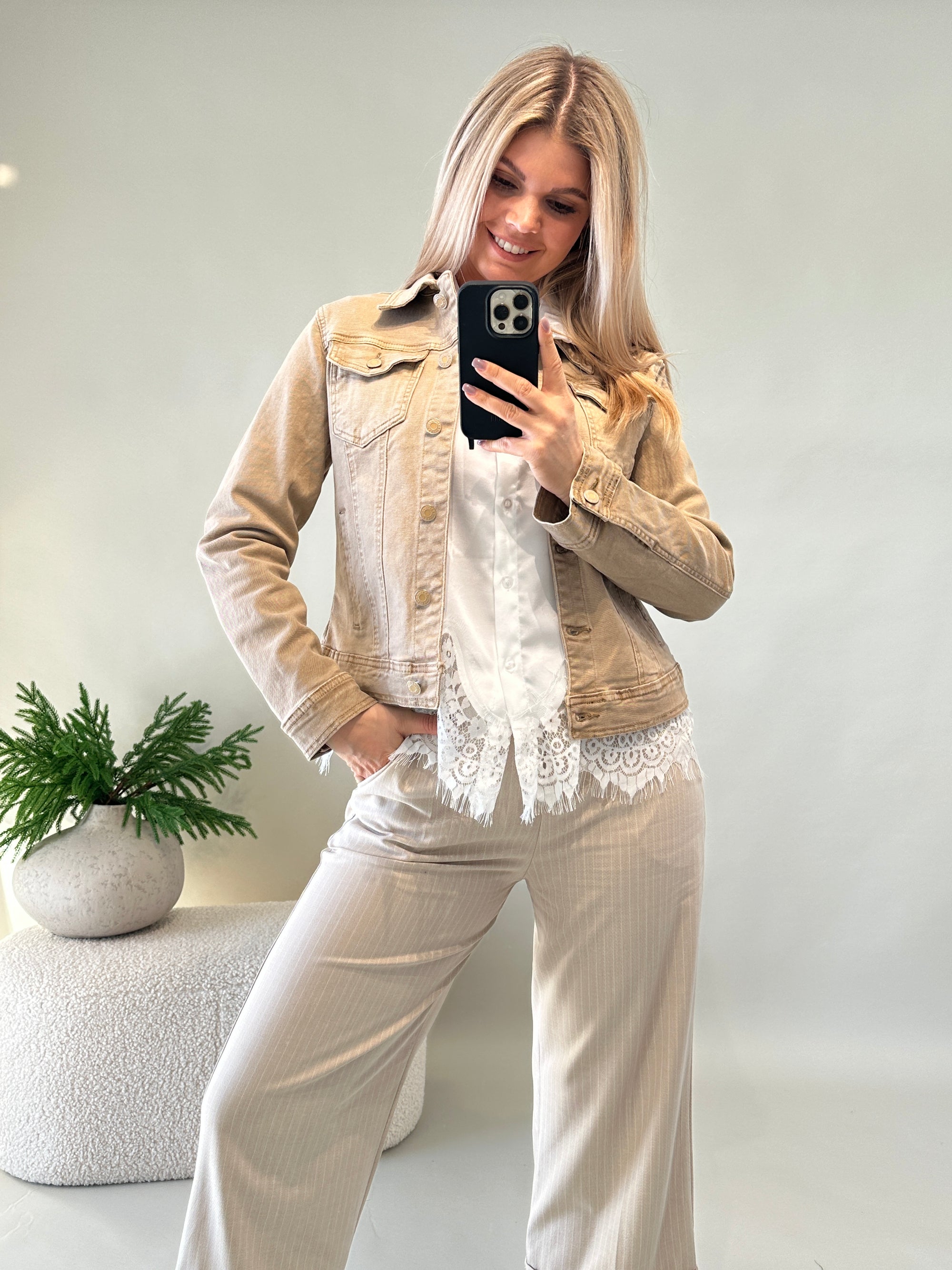 Jeansjacke in Zimt