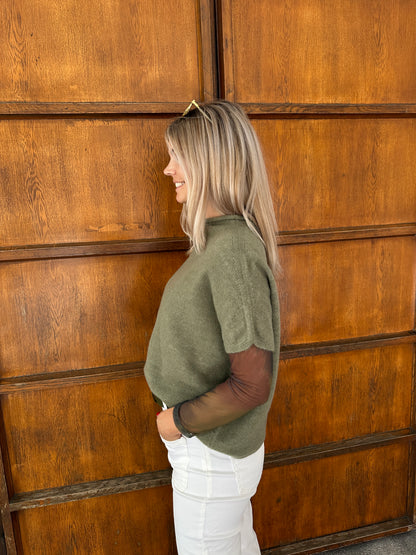 Pullover in Olivgrün (Kurzarm/Stehkragen)