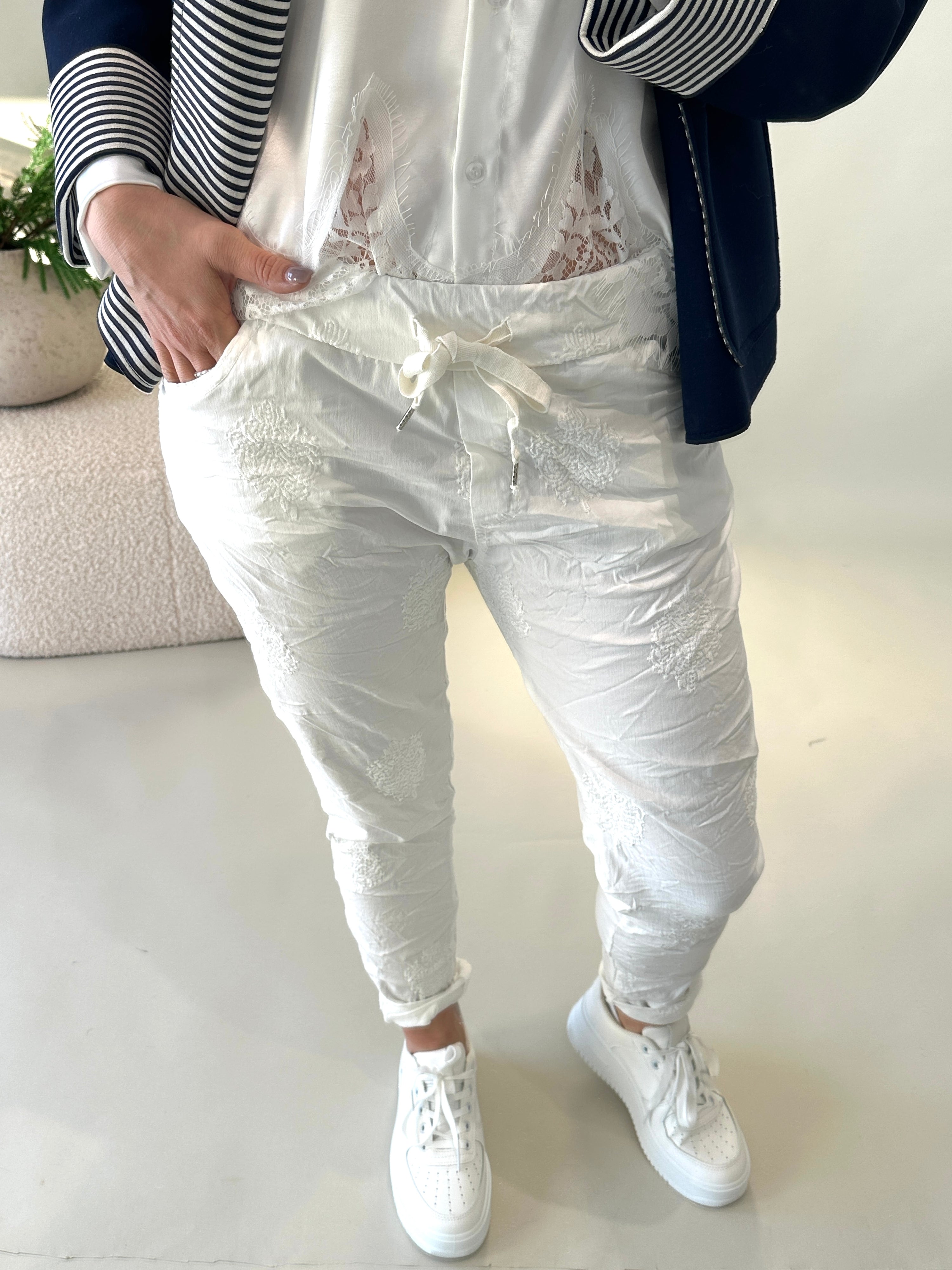 Hose in Weiß mit Muster