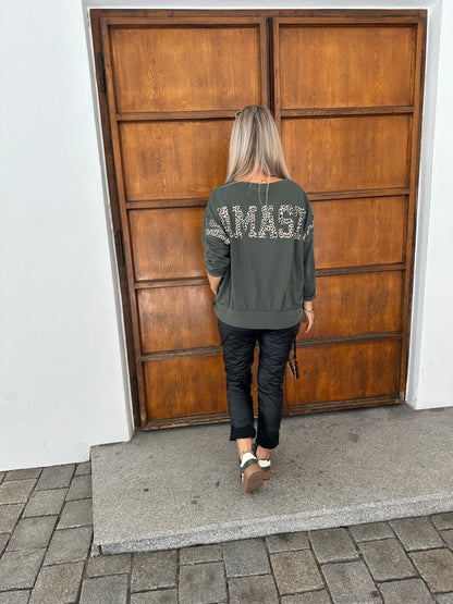 Shirt in Olivgrün mit Leoaufschrift hinten ( NAMASTE)