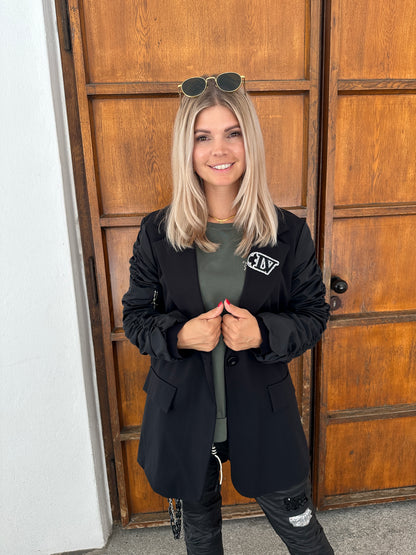 Blazer in Schwarz mit gerafften Ärmel und Glitzerapplikation