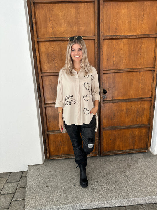 Bluse in Beige mit Leoaufschrift ( LOVE AMORE )