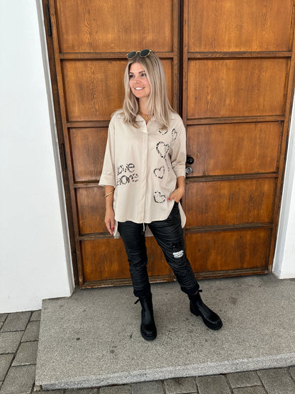Bluse in Beige mit Leoaufschrift ( LOVE AMORE )