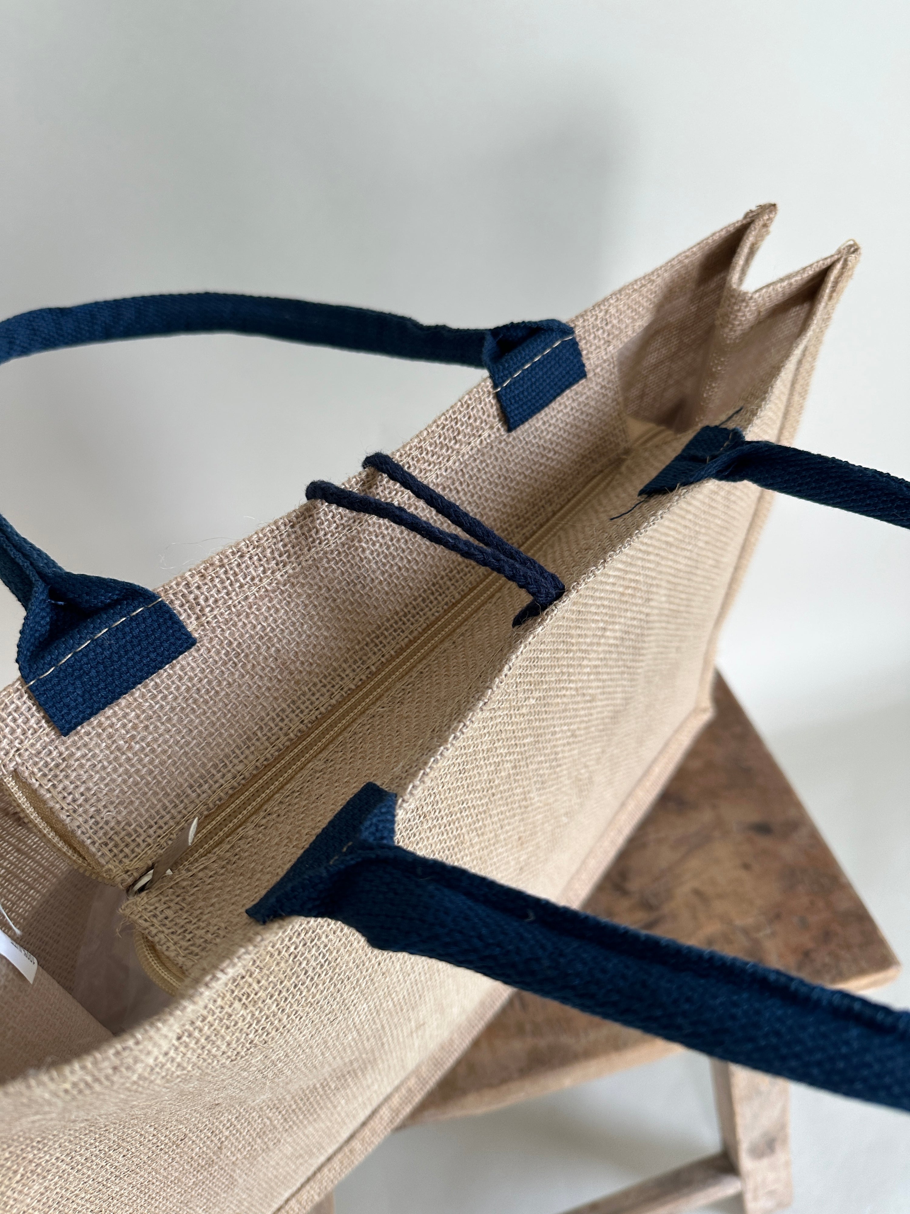Tasche in Jute Beige/Dunkelblau