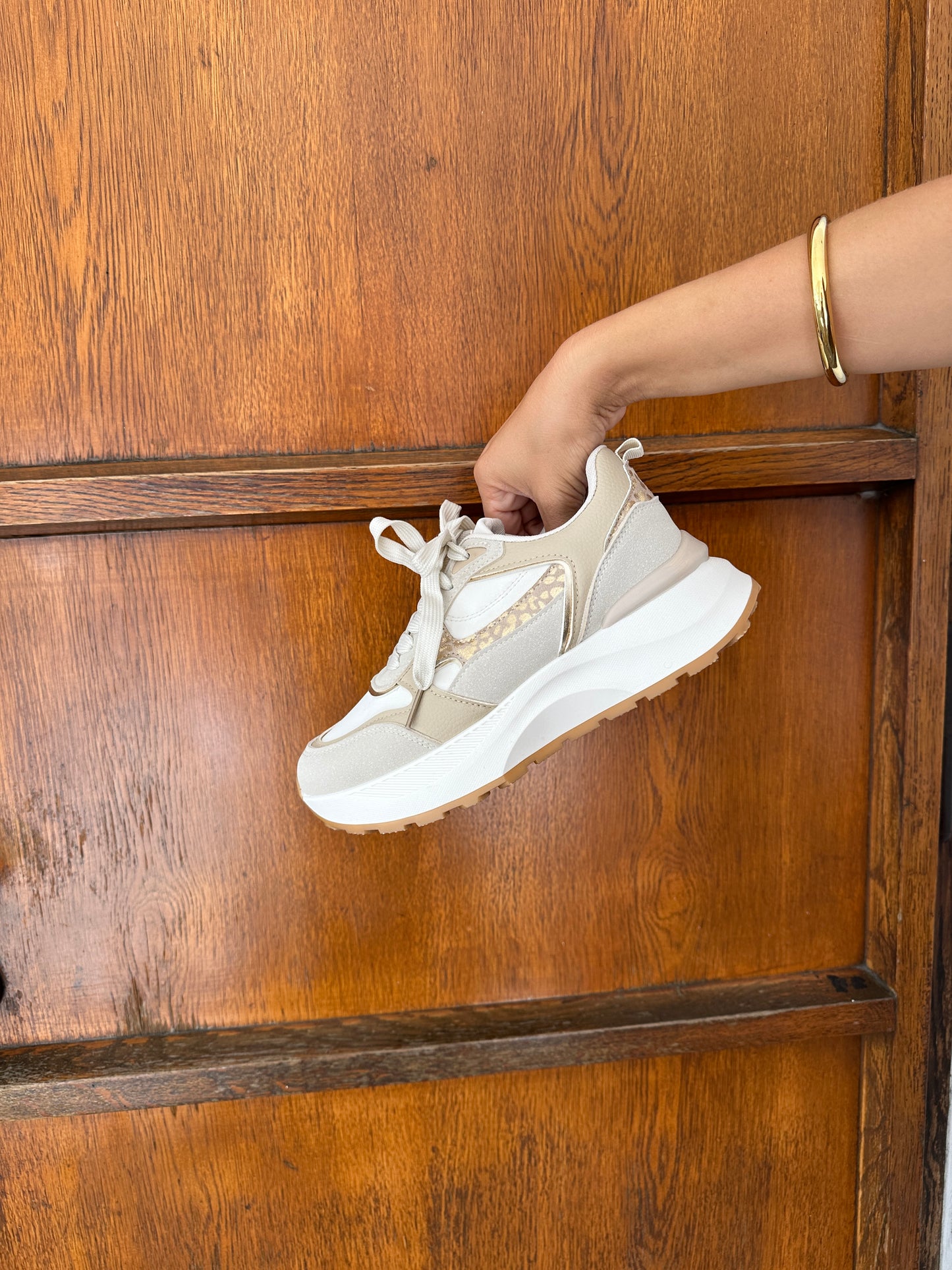 sneaker in beige mit leo-einsatz