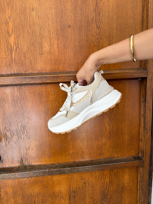 Sneaker in Beige mit Leo-Einsatz