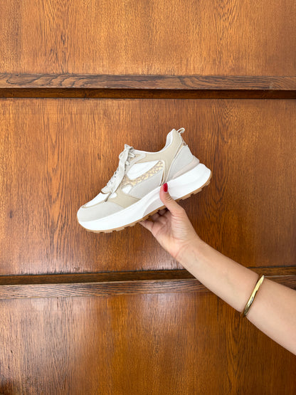 Sneaker in Beige mit Leo-Einsatz