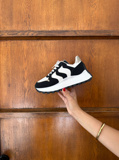 Sneaker in Schwarz/Beige