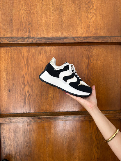 Sneaker in Schwarz/Beige