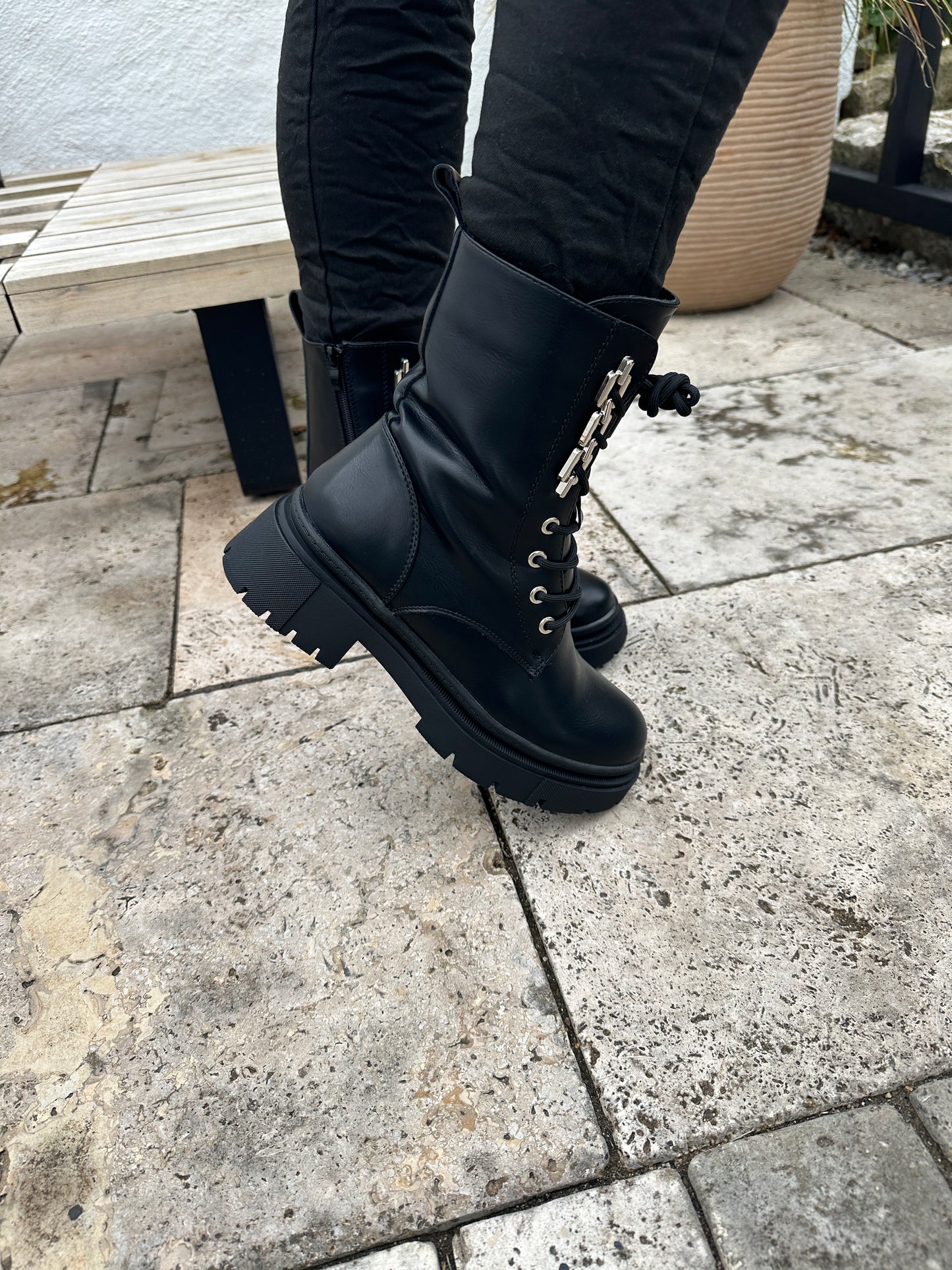 boots in schwarz