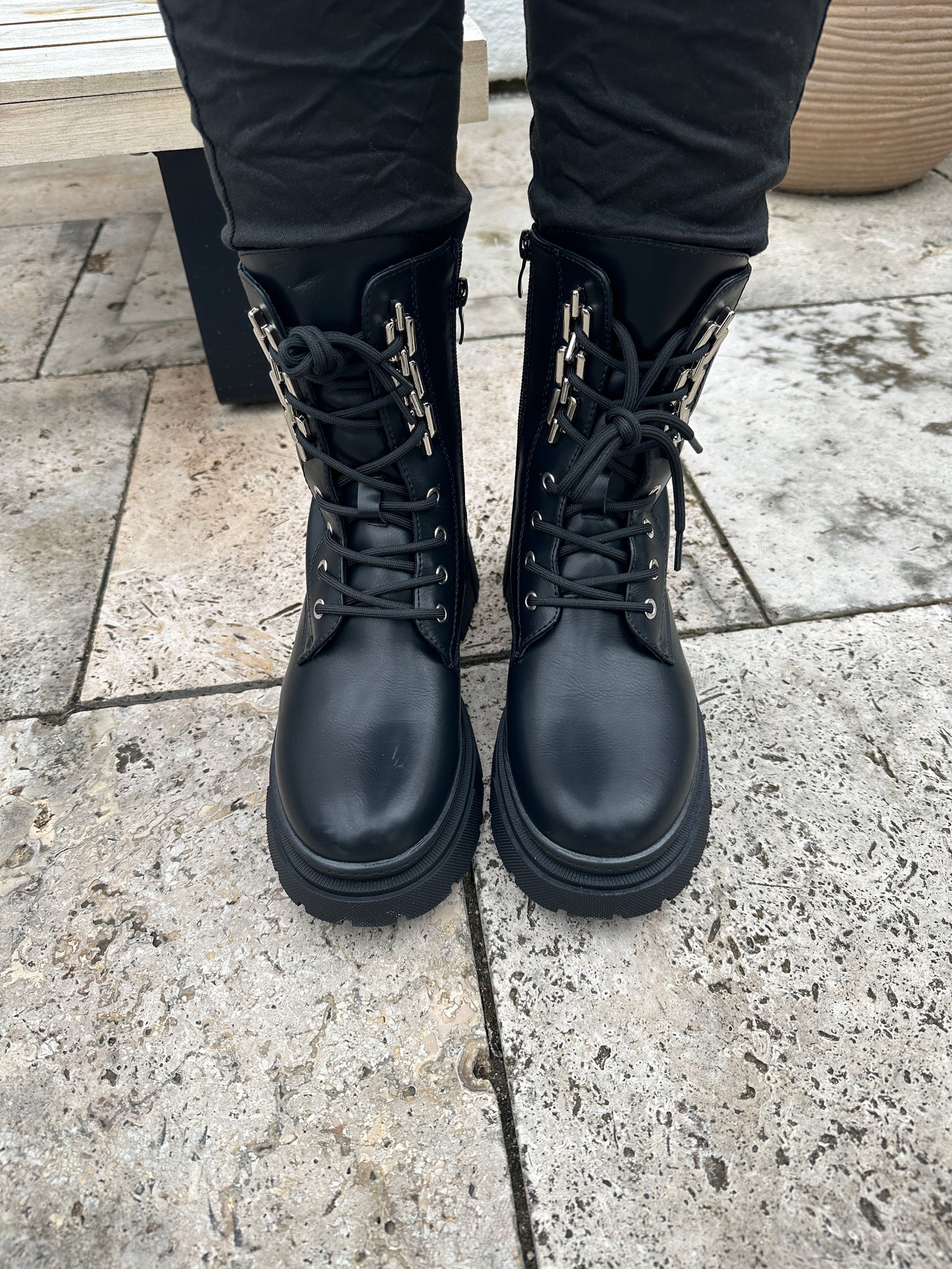 boots in schwarz