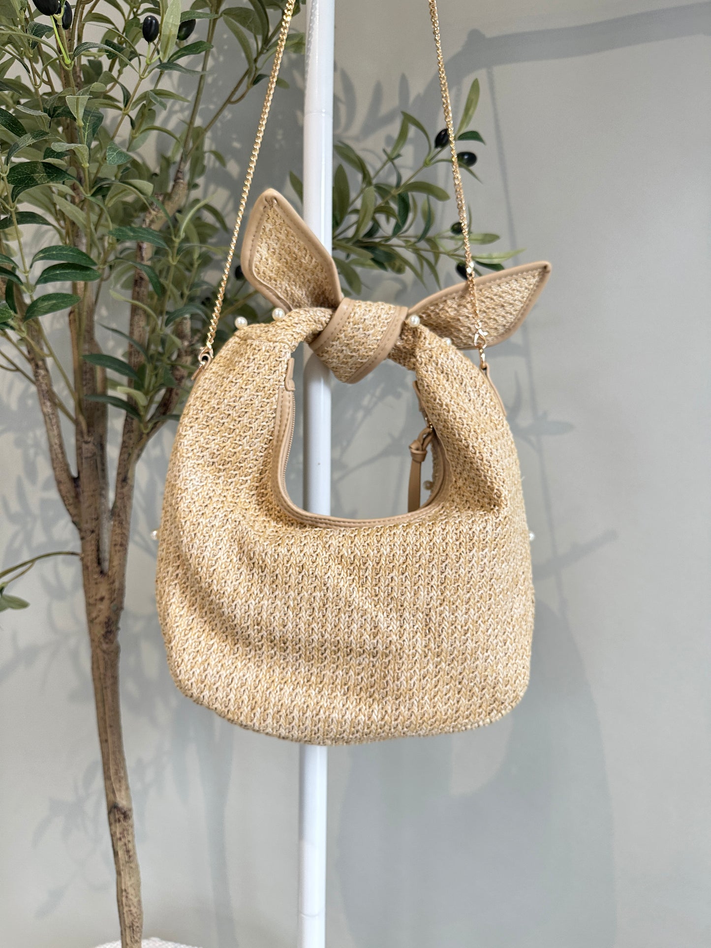 tasche in beige mit perlen