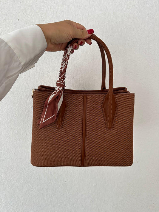 Tasche in Zimt mit Tuch