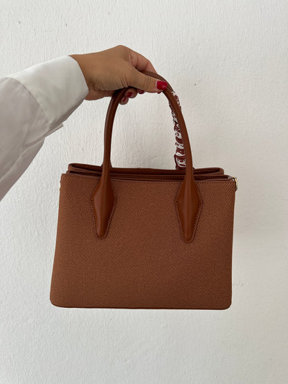 Tasche in Zimt mit Tuch