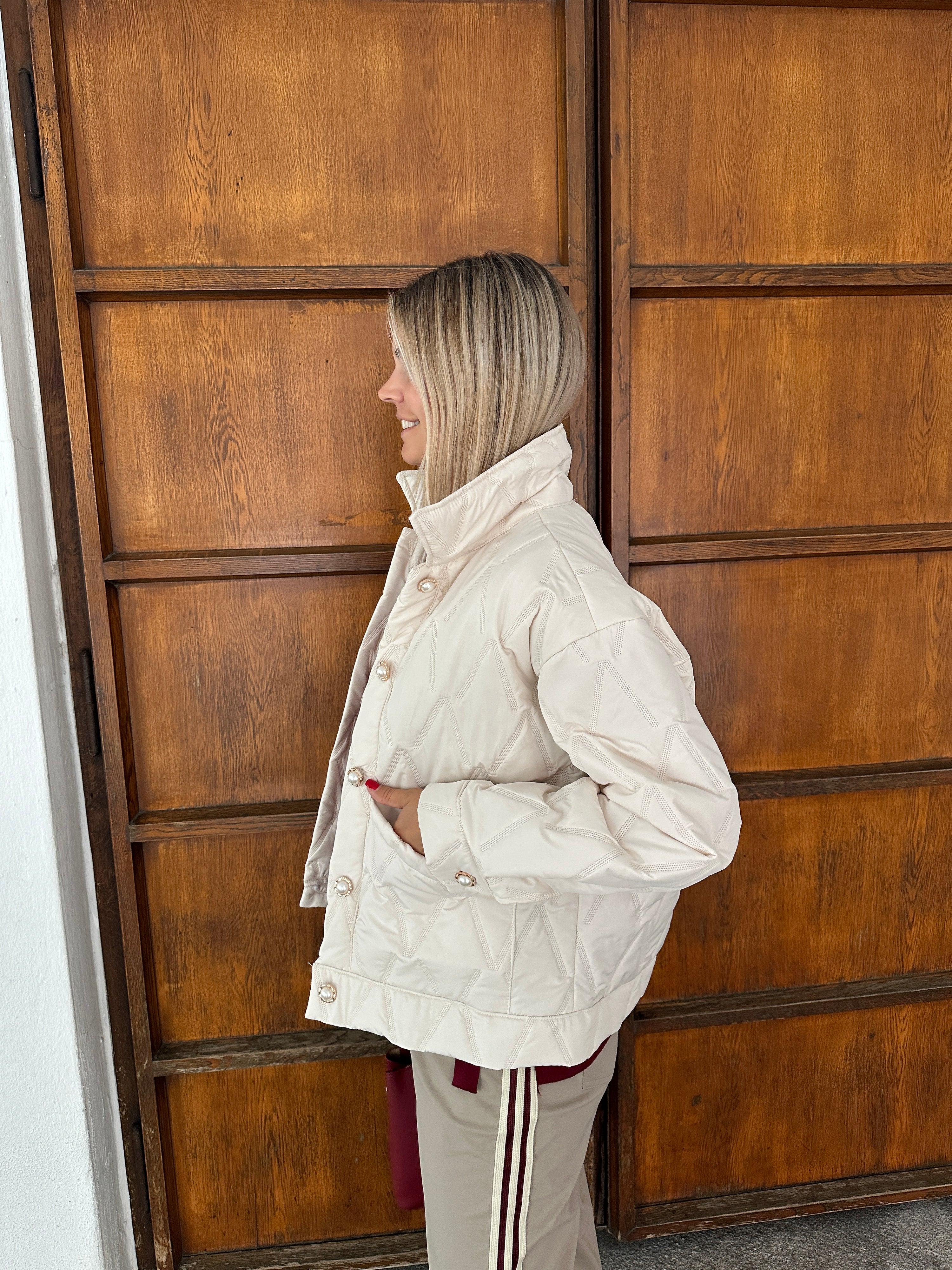 Leichte Steppjacke mit Muster in Wollweiß