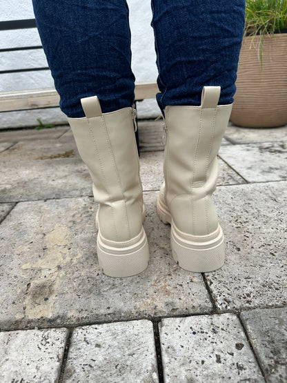 Boots in Beige