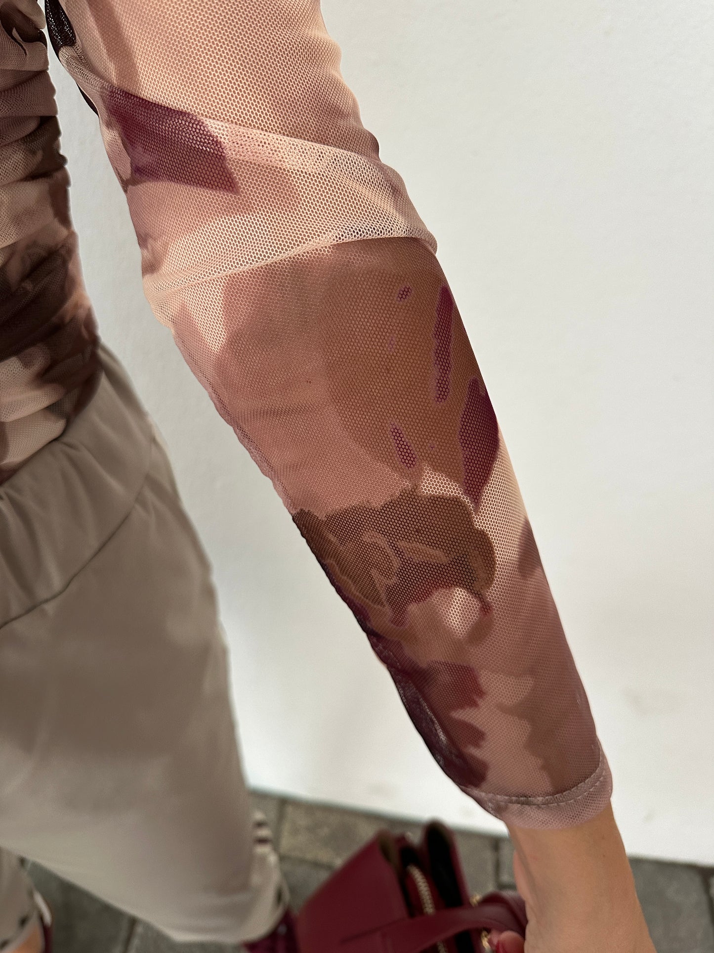 netzshirt in weinrot/schokobraun/beige