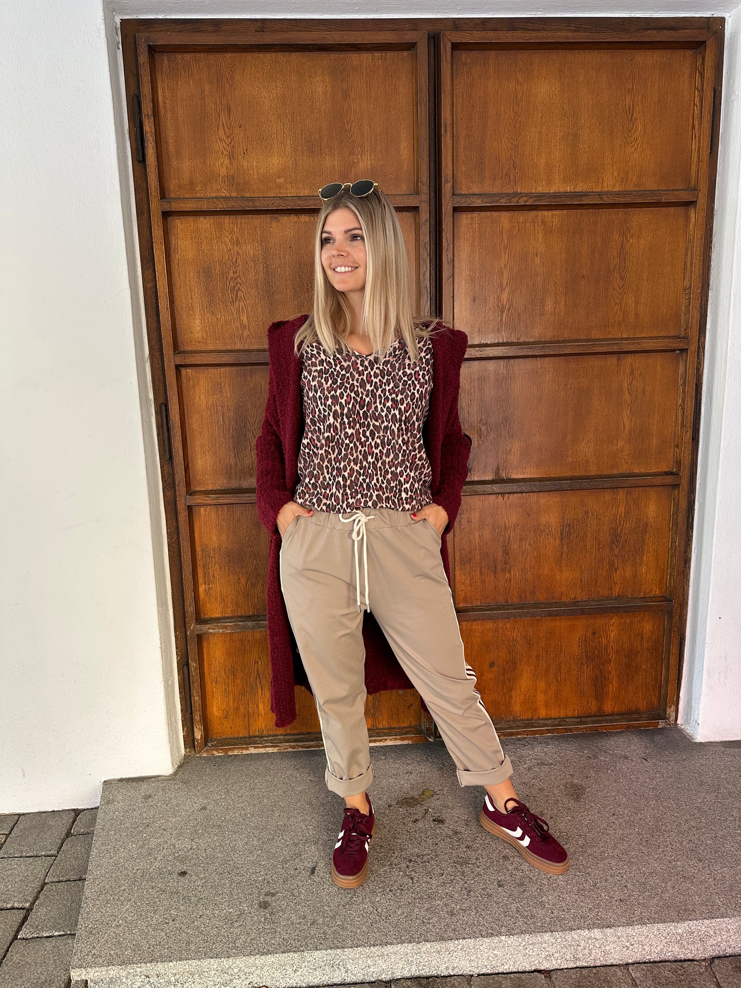 strickjacke in weinrot mit kapuze (lang)