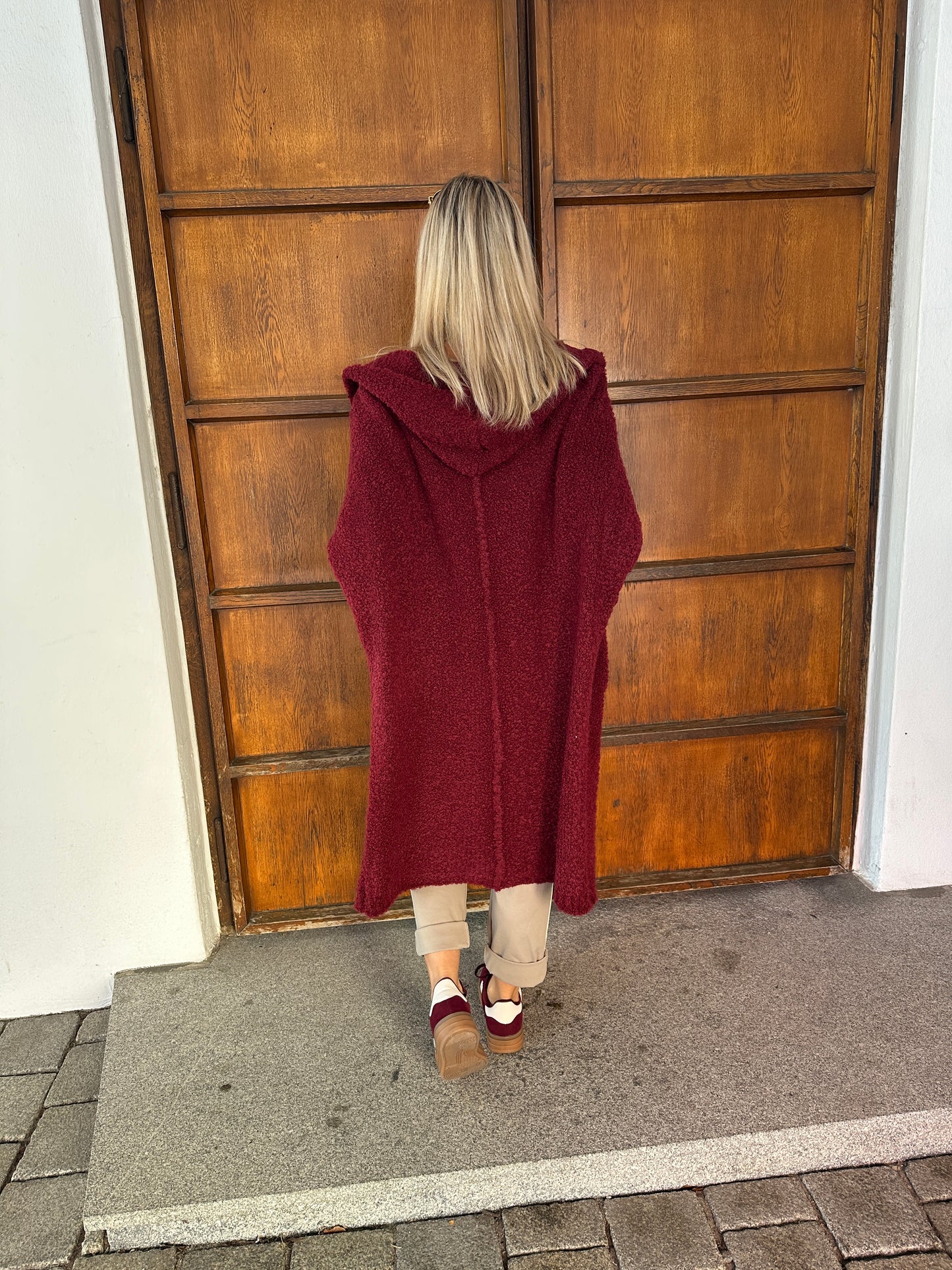 strickjacke in weinrot mit kapuze (lang)