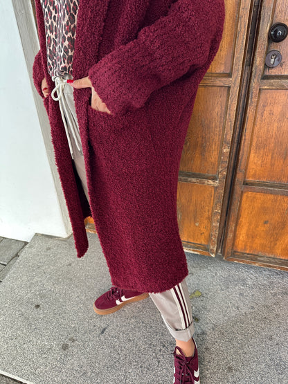 Strickjacke in Weinrot mit Kapuze (lang)