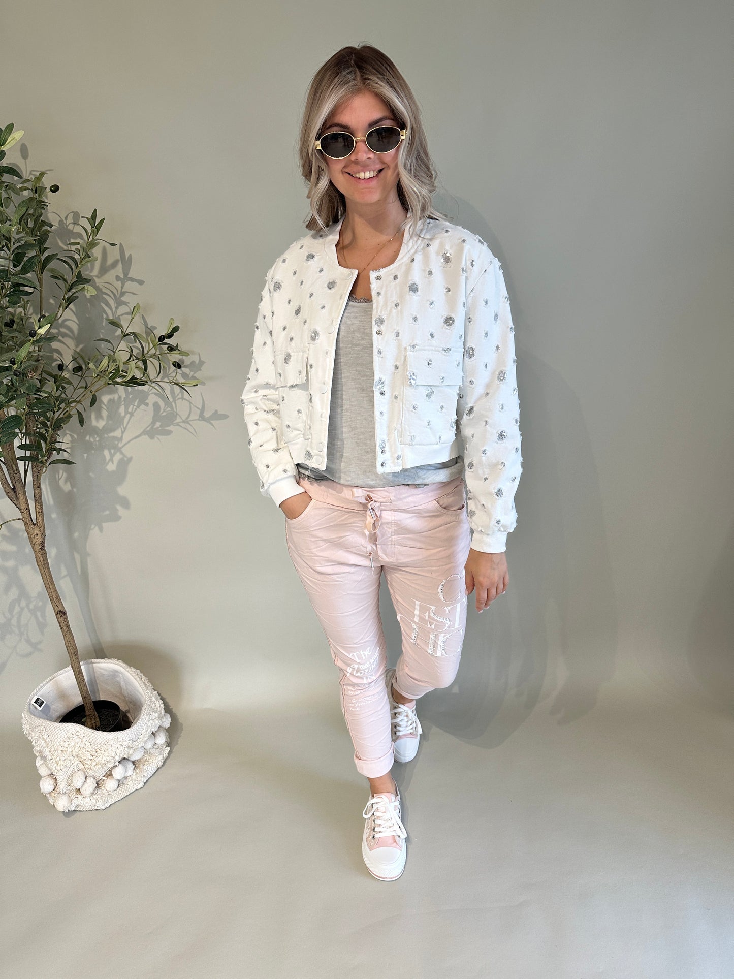 jacke in weiß mit glitzereinsatz in leichten jeansstoff