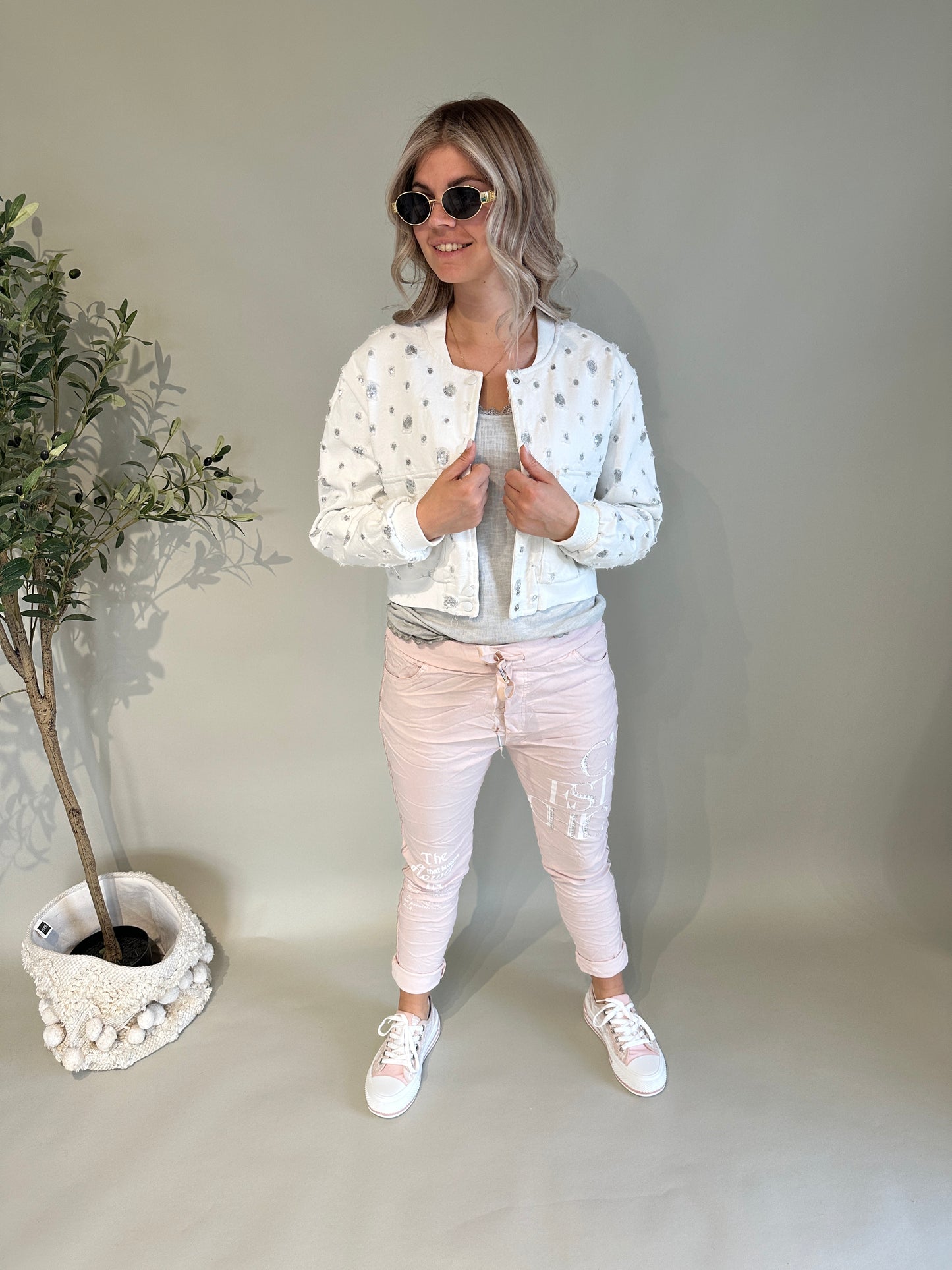 jacke in weiß mit glitzereinsatz in leichten jeansstoff