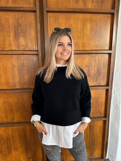 Pullover in Schwarz mit Waffelmuster am Bund und Ärmel