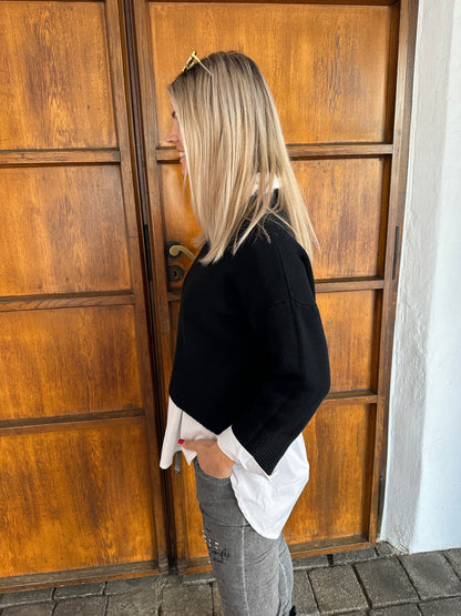 Pullover in Schwarz mit Waffelmuster am Bund und Ärmel