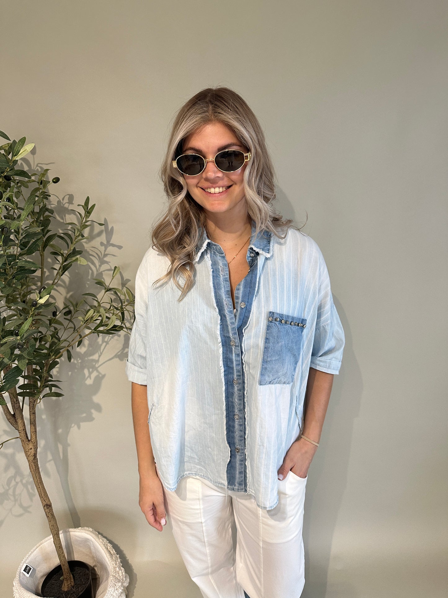 bluse  kurzarm in leichtem jeansstoff mit glitzerszteine