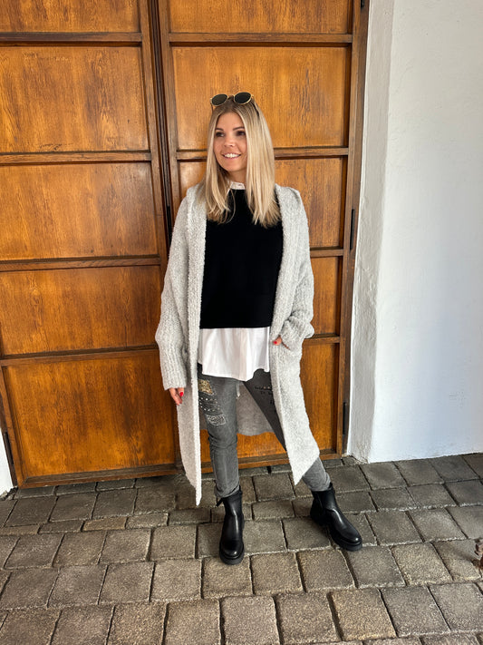 Strickjacke in Hellgrau mit Kapuze (lang)