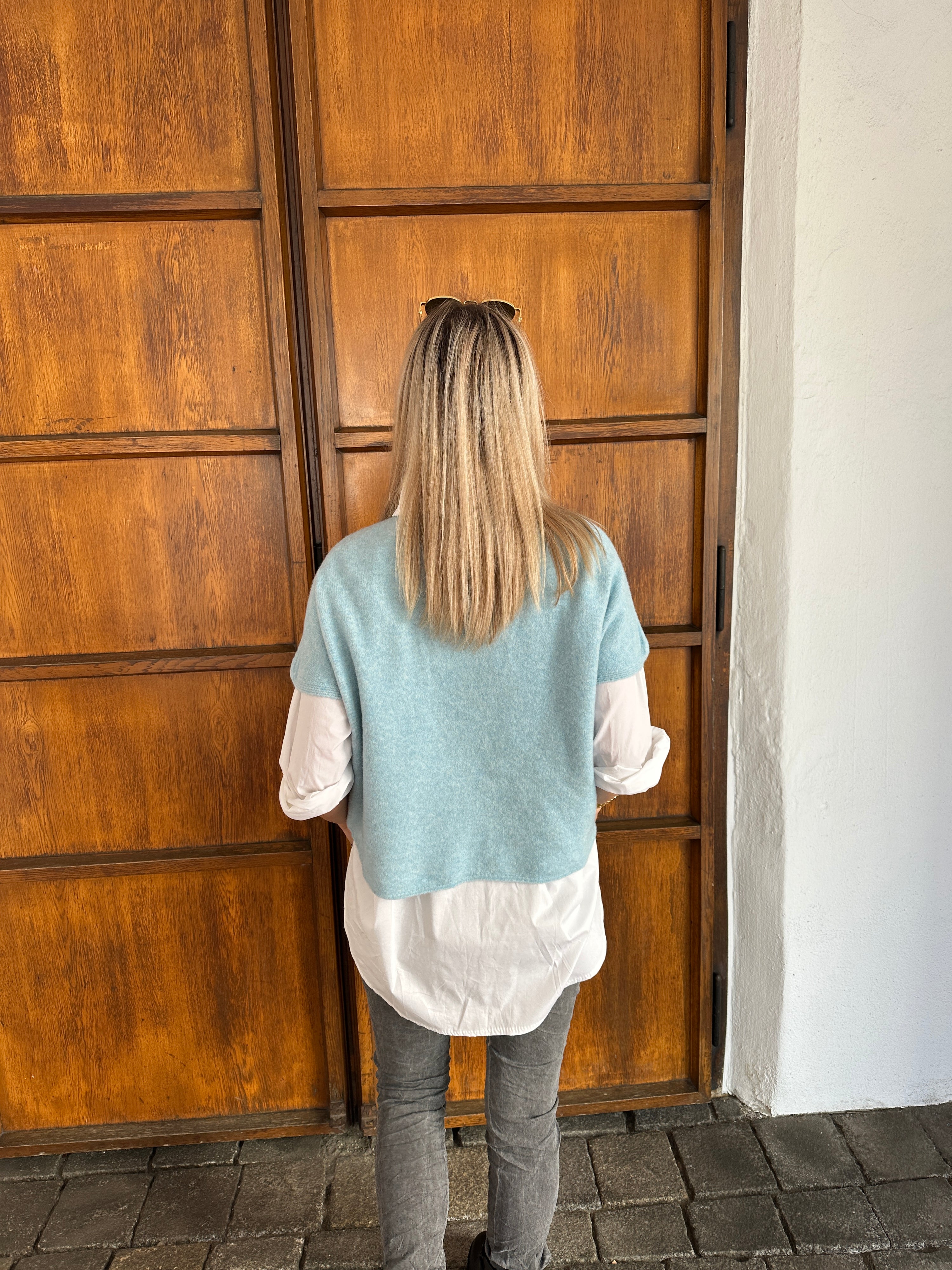 Pullover in Hellblau ( Kurzarm/Stehkragen )