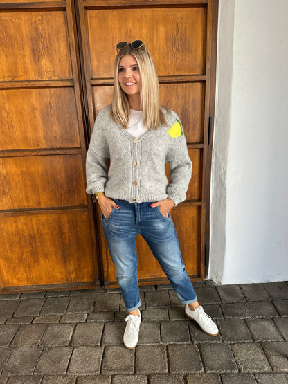 Strickjacke in Hellgrau mit Zitronen -Applikation vorne und hinten