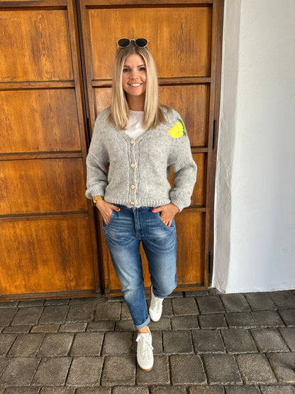 Strickjacke in Hellgrau mit Zitronen -Applikation vorne und hinten