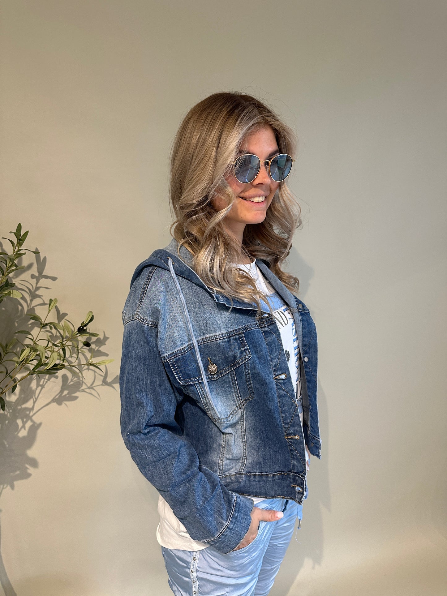 jeansjacke mit kapuze