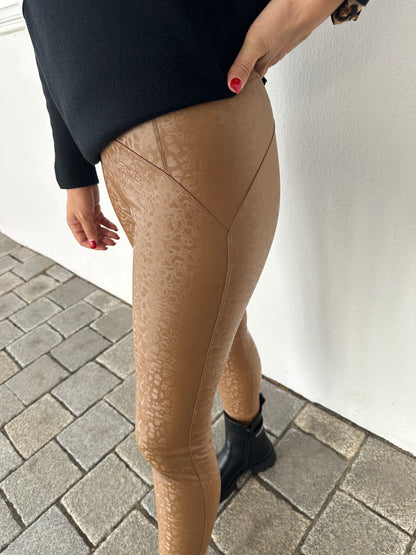 Leggings in Zimt mit Leo-Muster