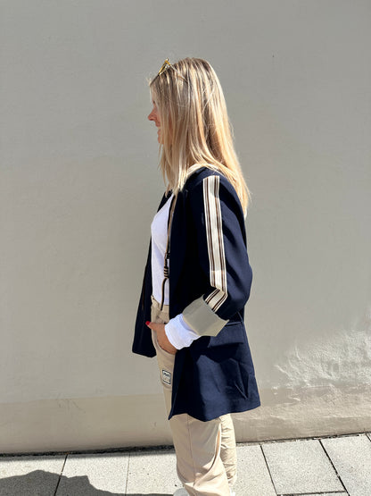 Blazer in Dunkelblau und Beiger Kapuze