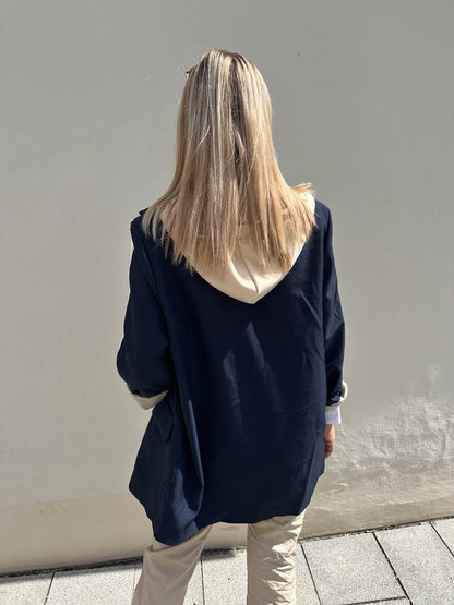 Blazer in Dunkelblau und Beiger Kapuze