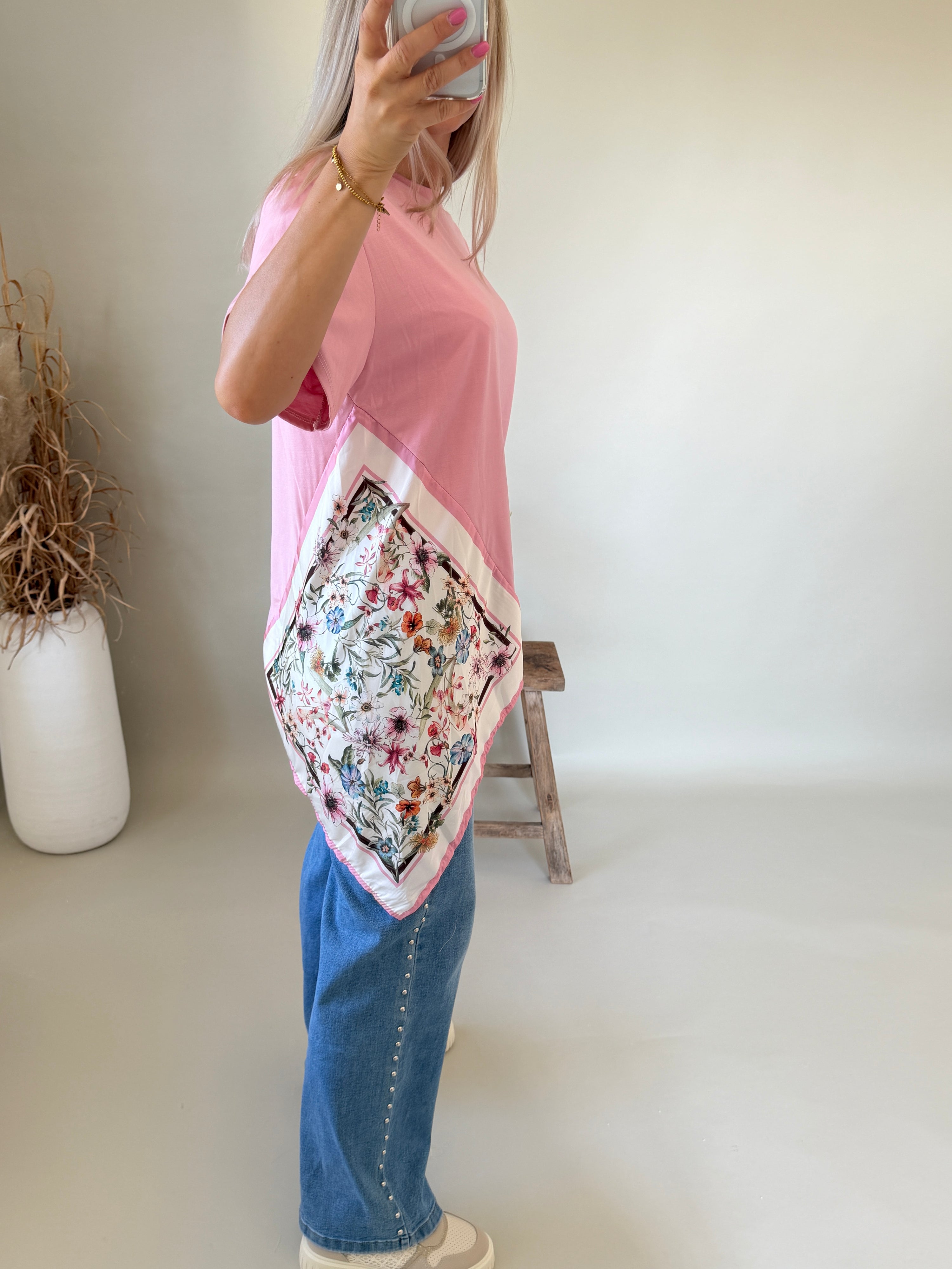 T-Shirt Rosa mit eingenätem Tuch