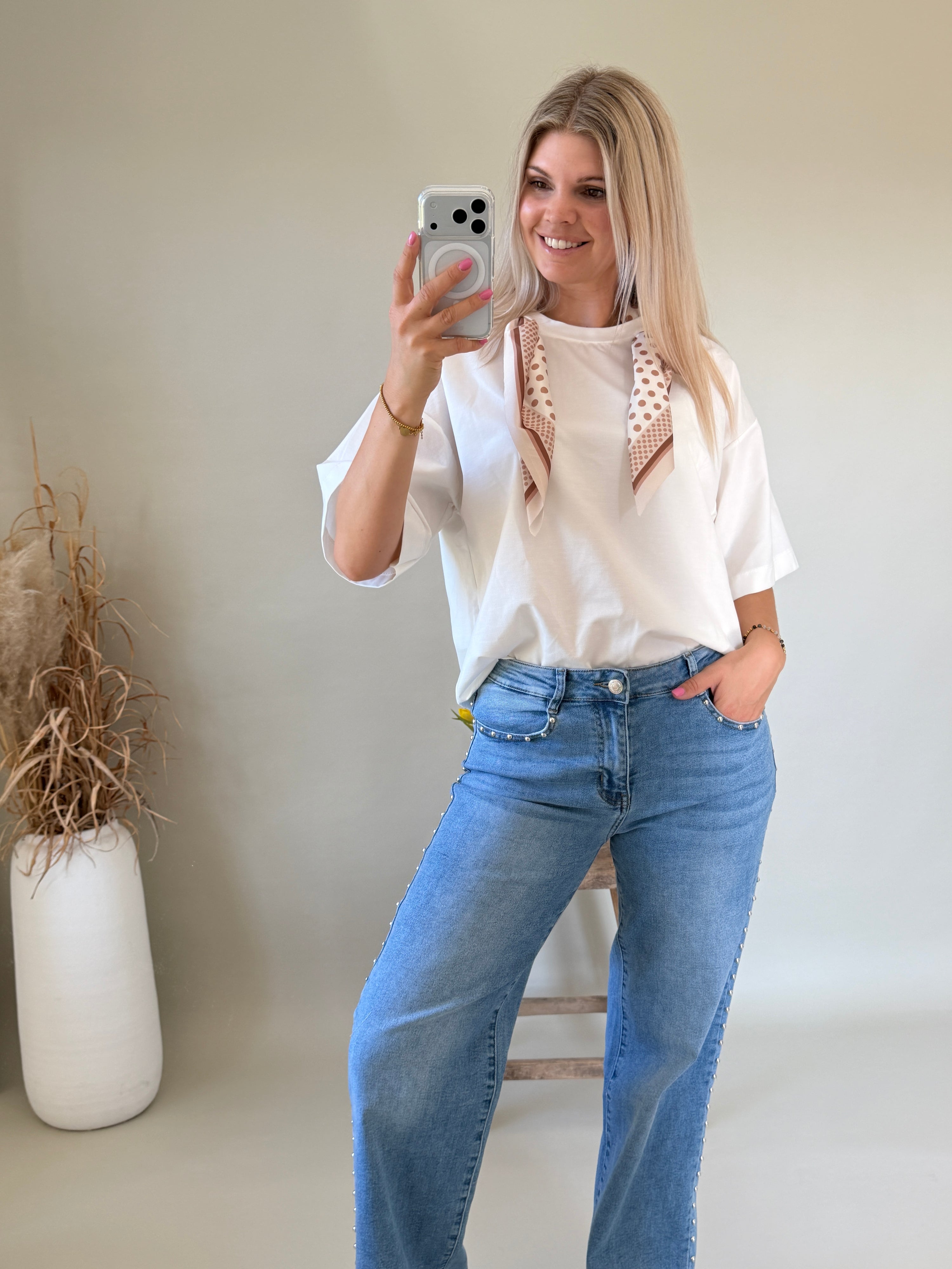 T-Shirt in Weiß mit Tuch