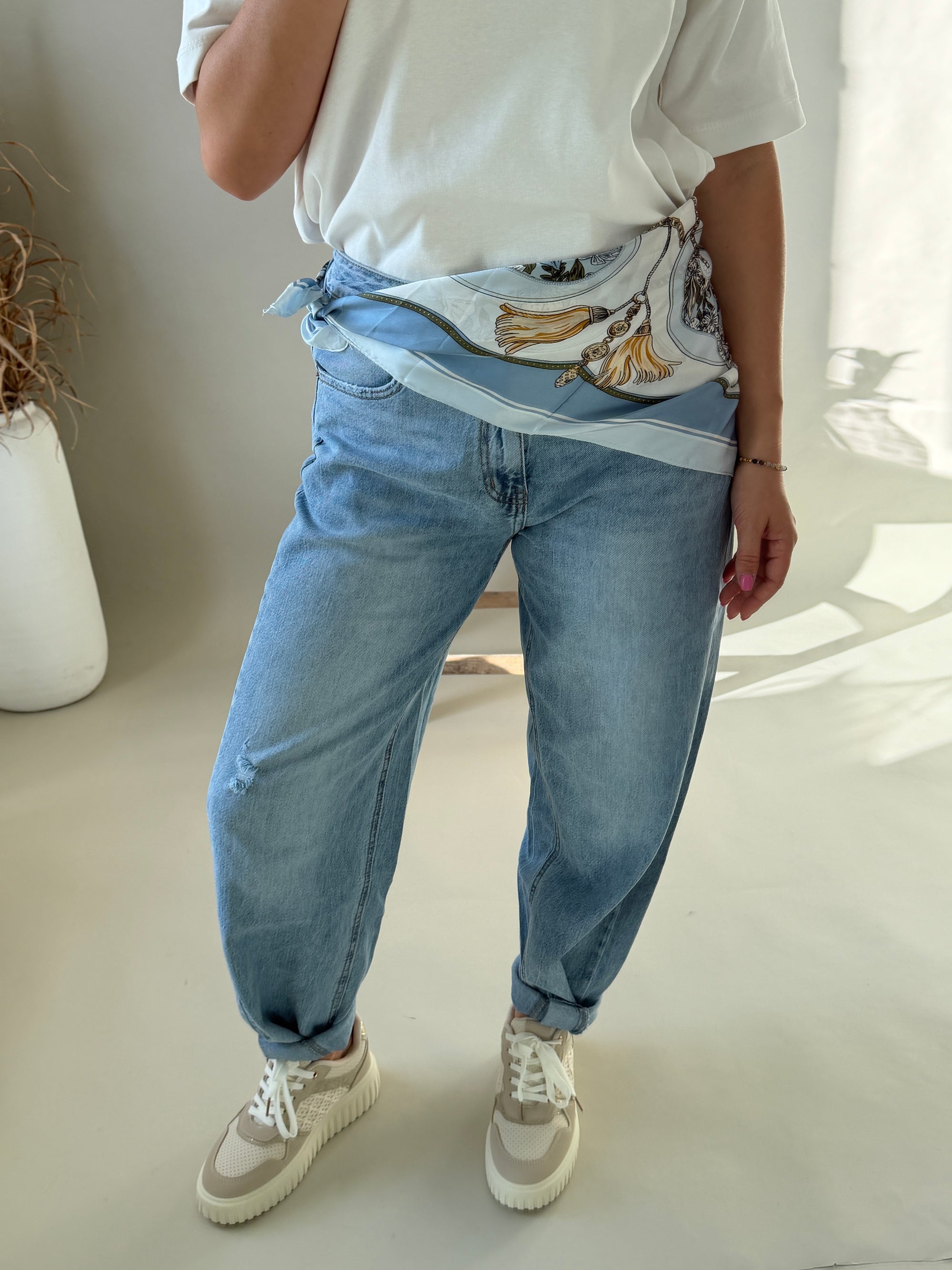 Tuch in Hellblau mit Muster