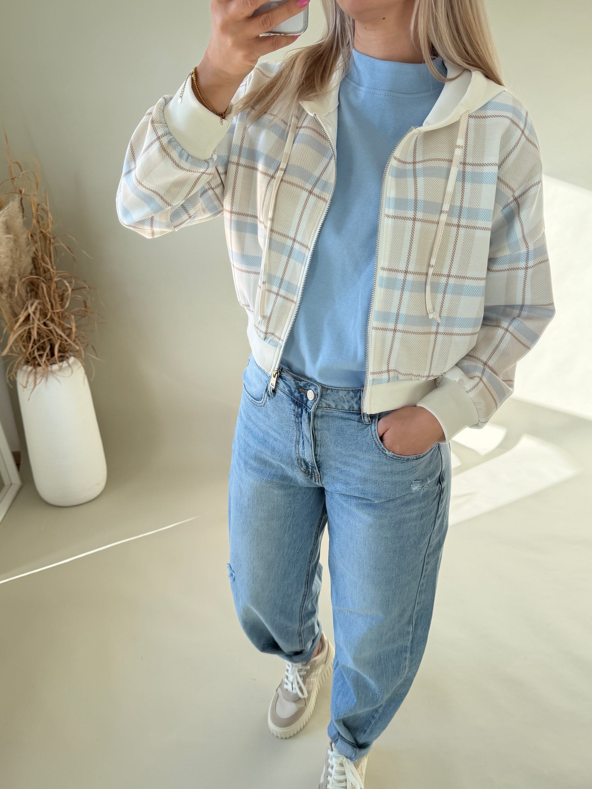 Jacke in Wollweiß/ Blau/ Braun kariert mit Kapuze