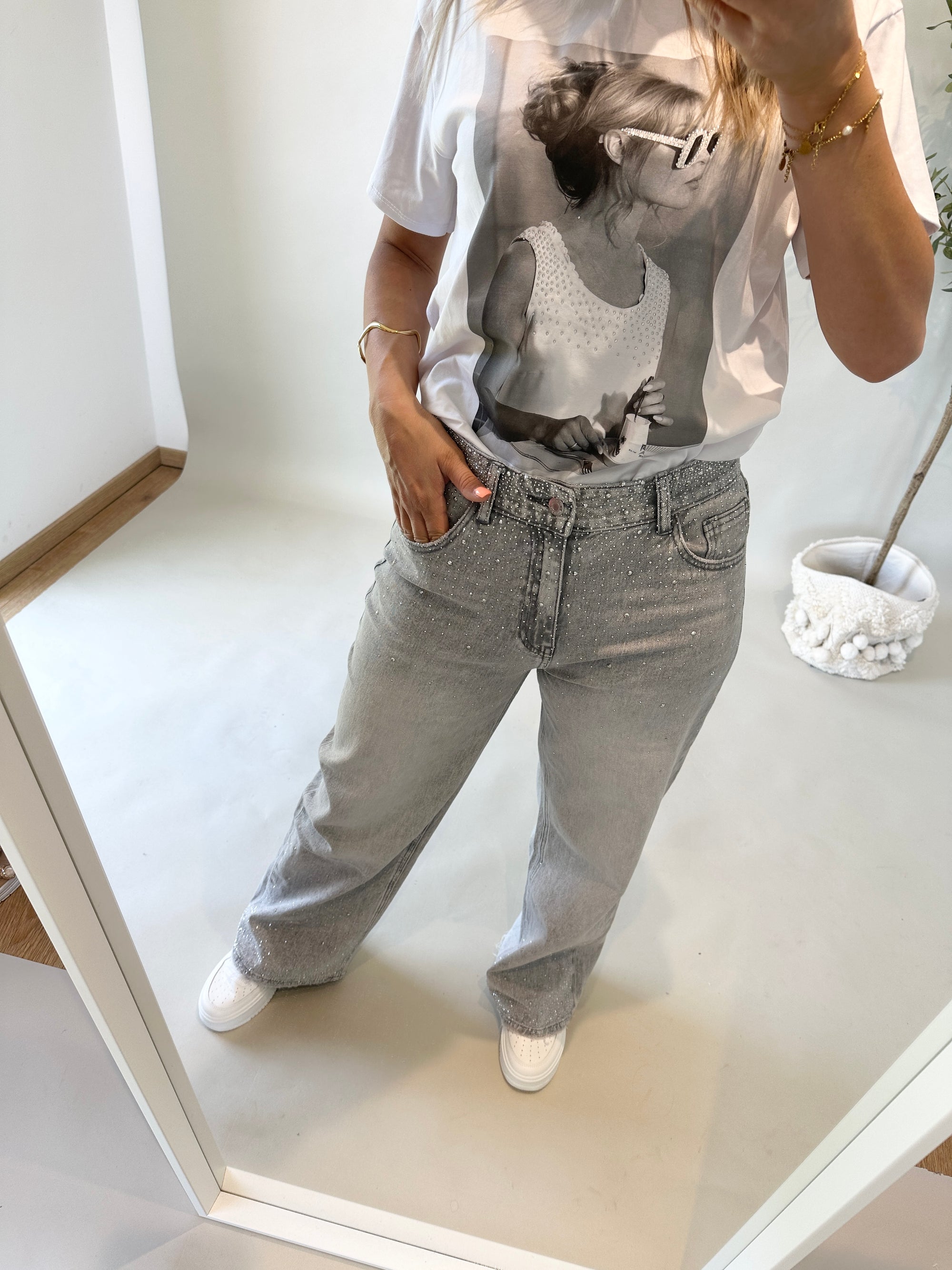 Jeans in Hellgrau mit Glitzer/weites Bein