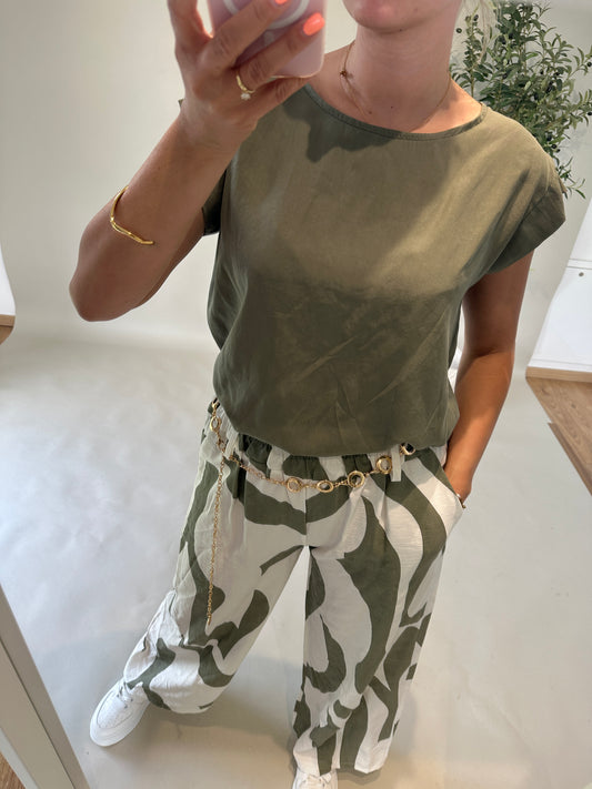 Bluse in Olivgrün hinten zum Binden