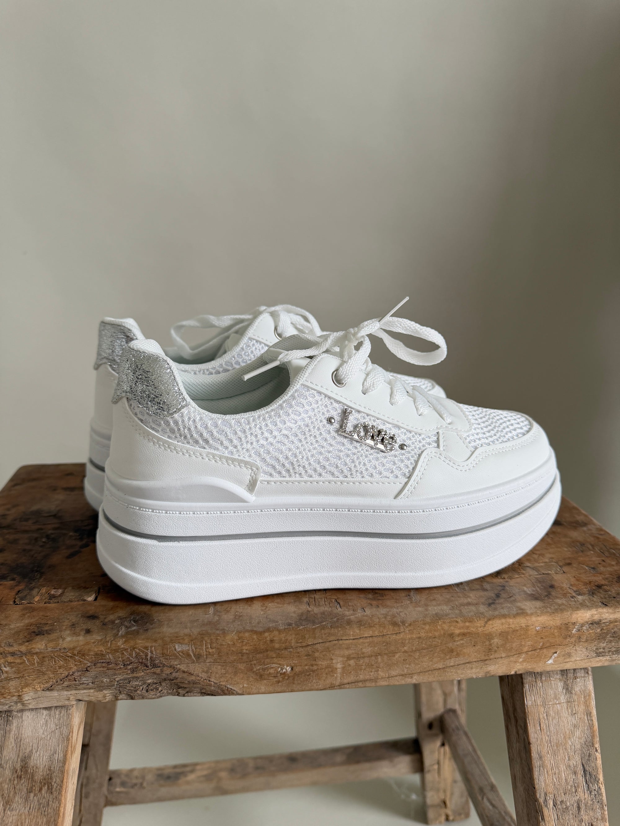 Sneaker in Weiß mit Glitzer